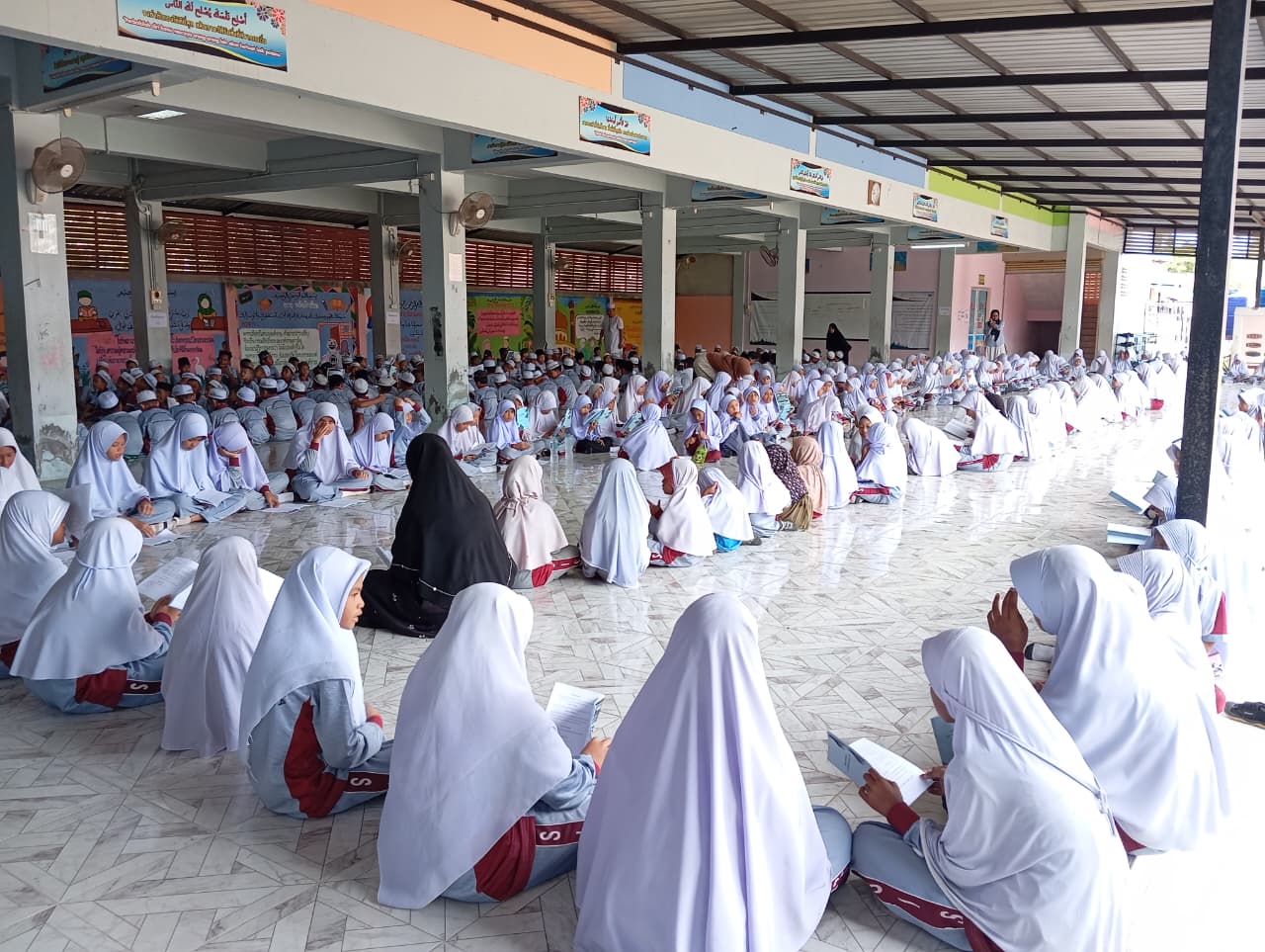 Lintasi Batas Negara, Tiga Mahasiswa Psikologi Islam UIN Raden Mas Said Surakarta Dampingi Ratusan Siswa Bina Karakter Islami di Pattani, Thailand
